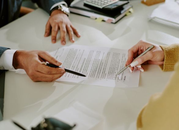 Revisión legal de contratos inmobiliarios para compraventa y alquiler en Majadahonda